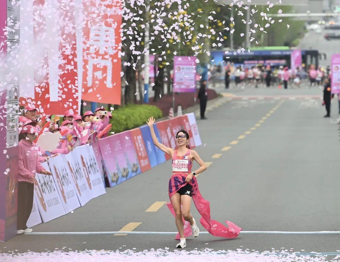 stake.com-从“最快女护士”到全职跑者：连拿两冠后，张水华的马拉松商业天花板在哪儿？|奖金|红星新闻|抚远市|柳州市|广西壮族自治区_新浪新闻